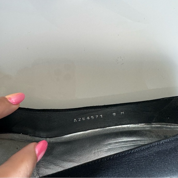 Stuart Weitzman Low Black Pointed Toe Heels - Picture 8 of 13